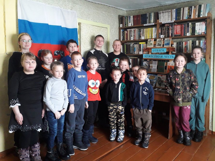 "Отчизне служат настоящие мужчины"