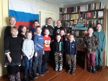 "Отчизне служат настоящие мужчины"