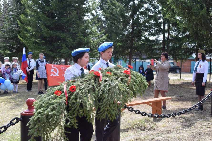 "Не властно над памятью время"